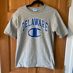 Champion University of Delaware Size Medium Short Sleeve Tee Shirt